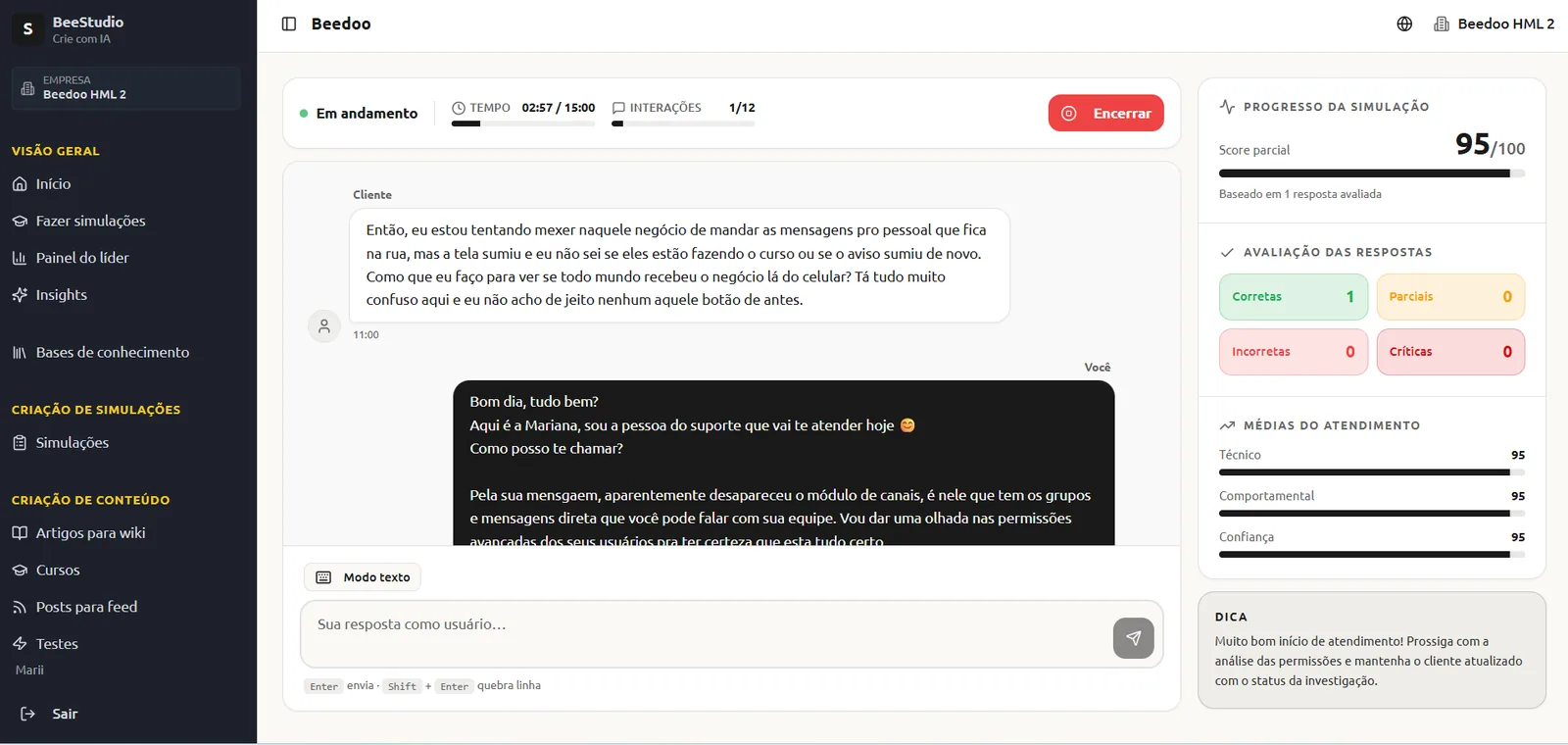 BeeStudio · Simule & Avalie — Simulação em andamento · score parcial e avaliação das respostas em tempo real